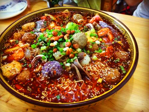 哪家冒菜加盟店利潤(rùn)高？帽牌貨告訴您