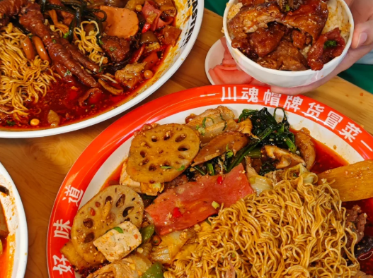 冒菜店沒(méi)人氣？帽牌貨教你幾招，顧客坐滿店